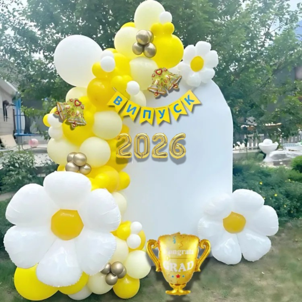 Набір 105 куль для фотозони Підкорювачі майбутнього на Випуск з прапорцями і цифрами Білий і жовтий