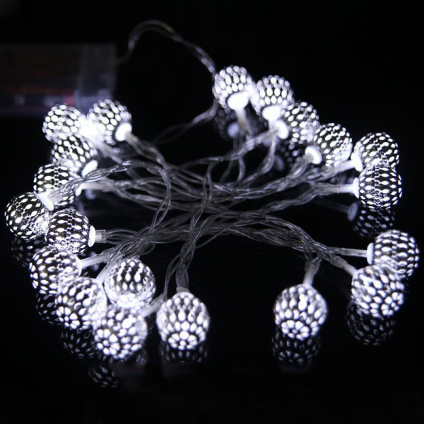 Светодиодная 10 LED гирлянда 2 метра Резные шарики Холодный свет Батарейки